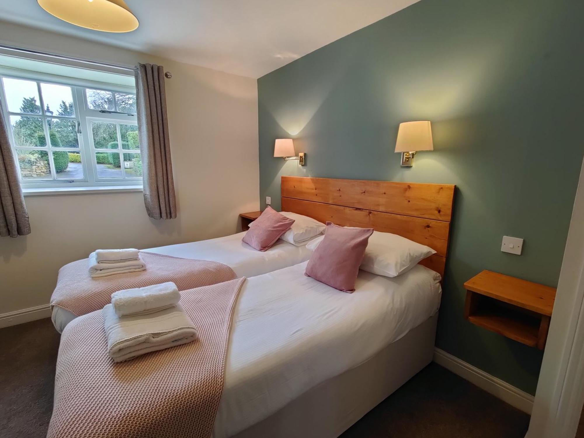 Sutton Hall Resort Тірск Номер фото