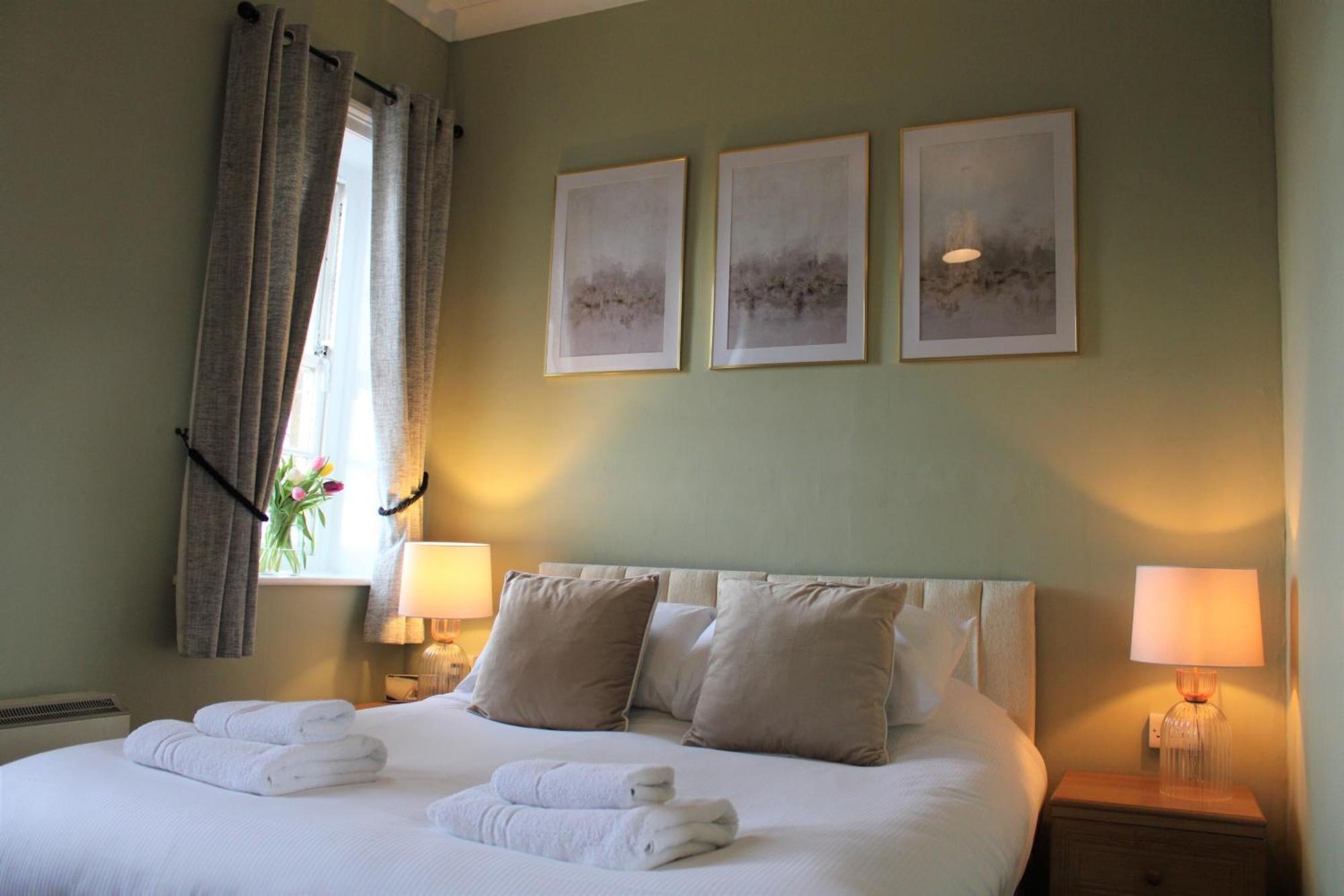 Sutton Hall Resort Тірск Номер фото